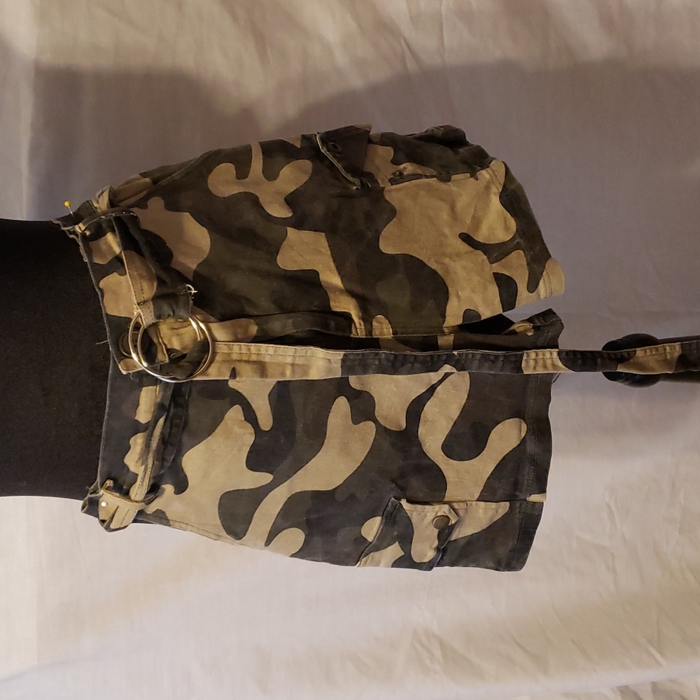 Xs small army fatigue stretch shorts